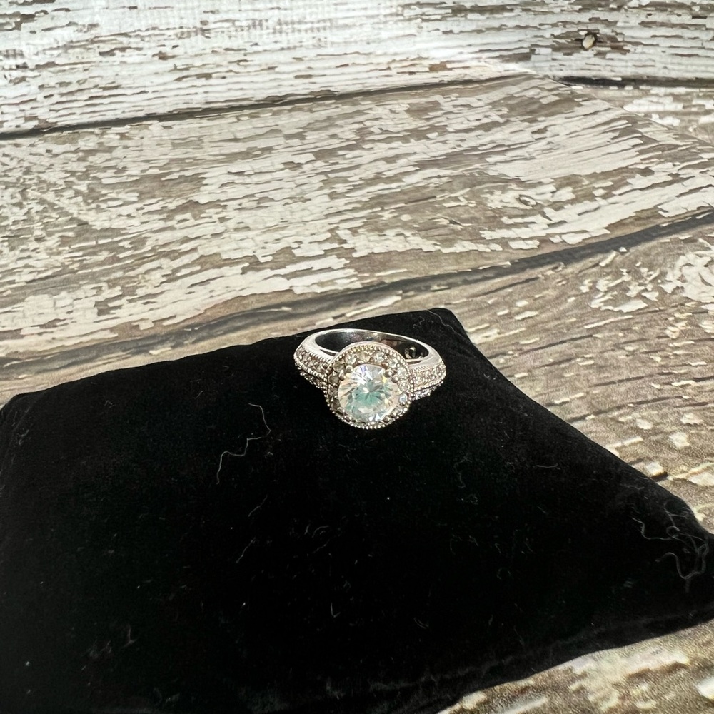 Premier Designs Silver and White Halo Ring